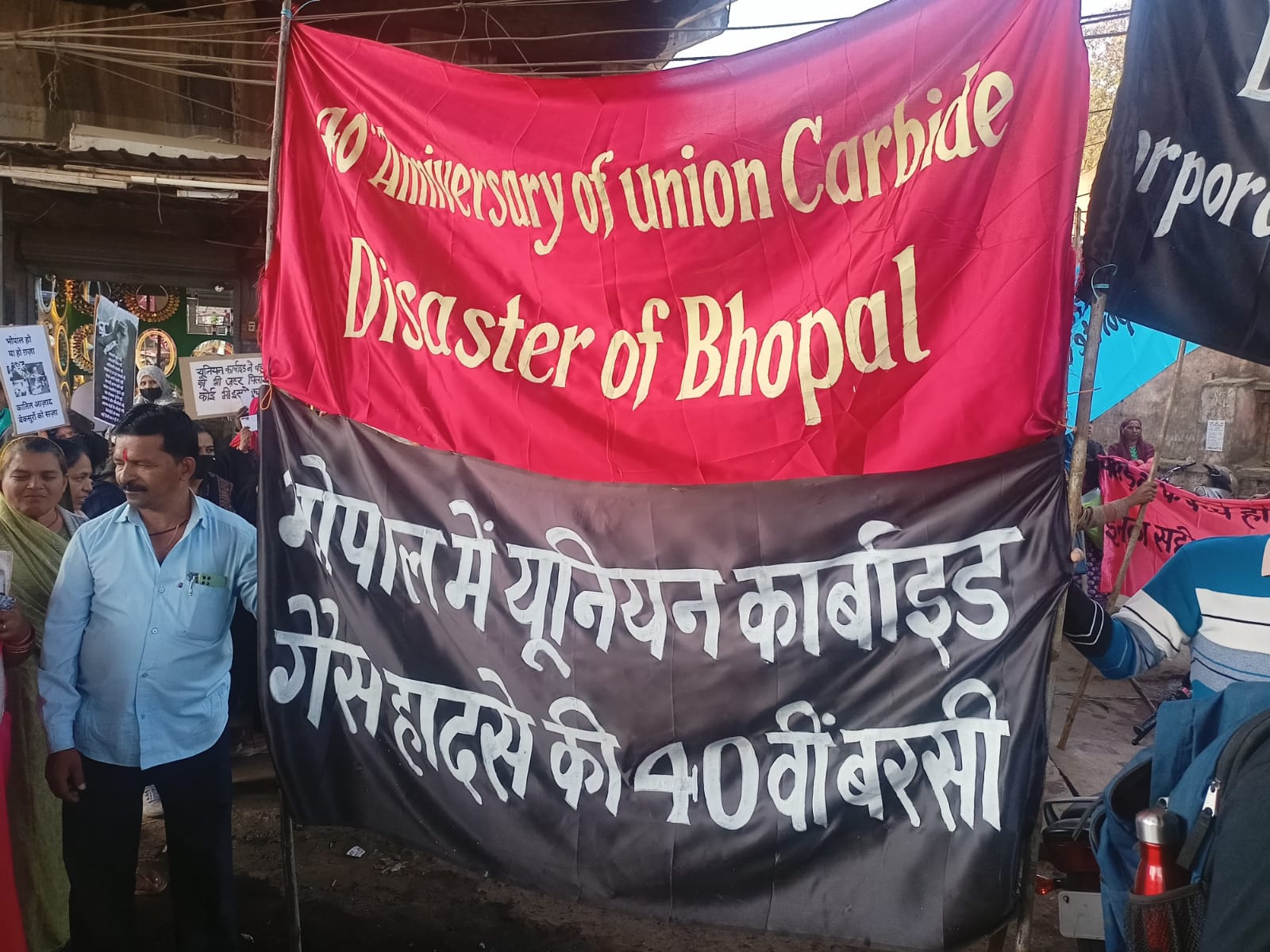 भोपाल गैस त्रासदी : पीड़ितों को न्याय दिलाने सड़कों पर उतरे हजारों लोग