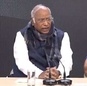 मुझे संसद परिसर में दिया गया धक्का: मल्लिकार्जुन खड़गे