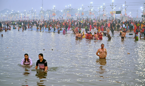 युवाओं और बुजुर्गों के साथ बच्चों में भी संगम स्नान को लेकर गजब का उत्साह