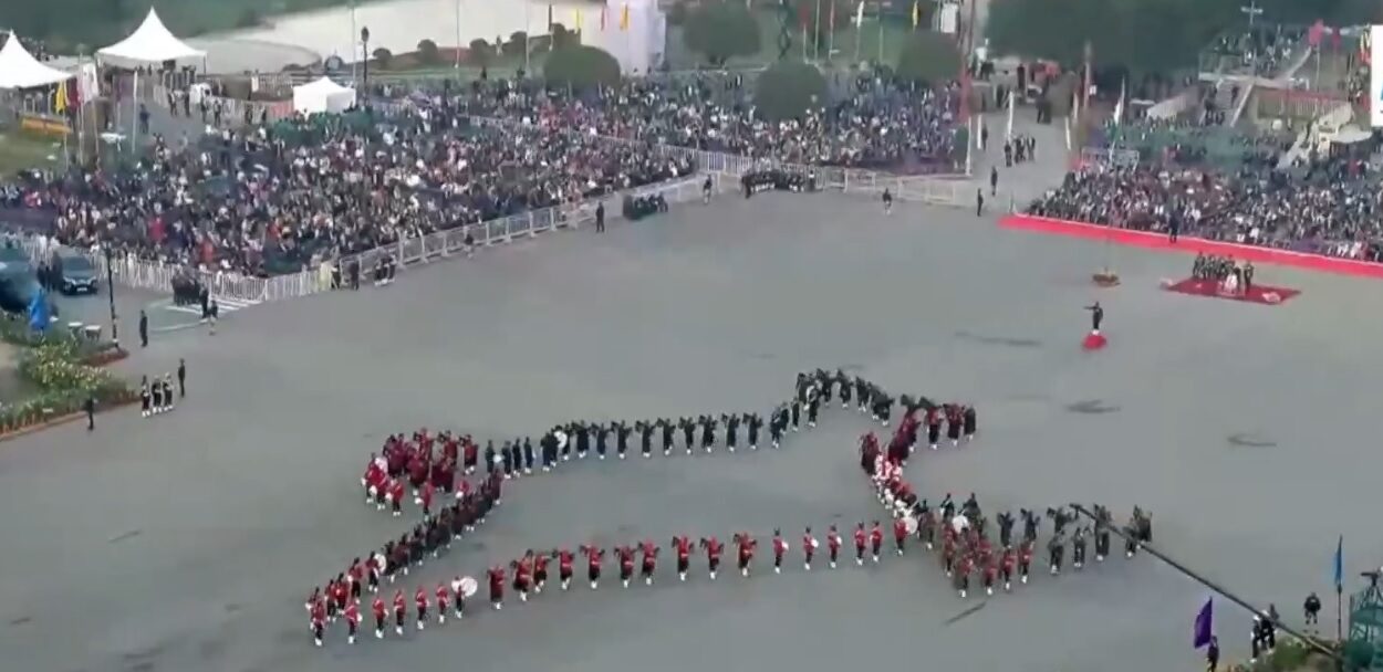 विजय चौक पर बीटिंग रिट्रीट ने बांधा समां, राष्ट्रपति मुर्मू, पीएम मोदी रहे मौजूद