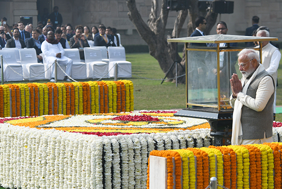 हम बापू के सपने को साकार करने की दिशा में अपनी प्रतिबद्धता दोहराते हैं : पीएम मोदी