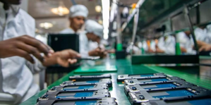वित्त वर्ष 2025 में मोबाइल फोन निर्यात 1,80,000 करोड़ रुपये के होगा पार, पीएलआई योजना का दिखेगा असर