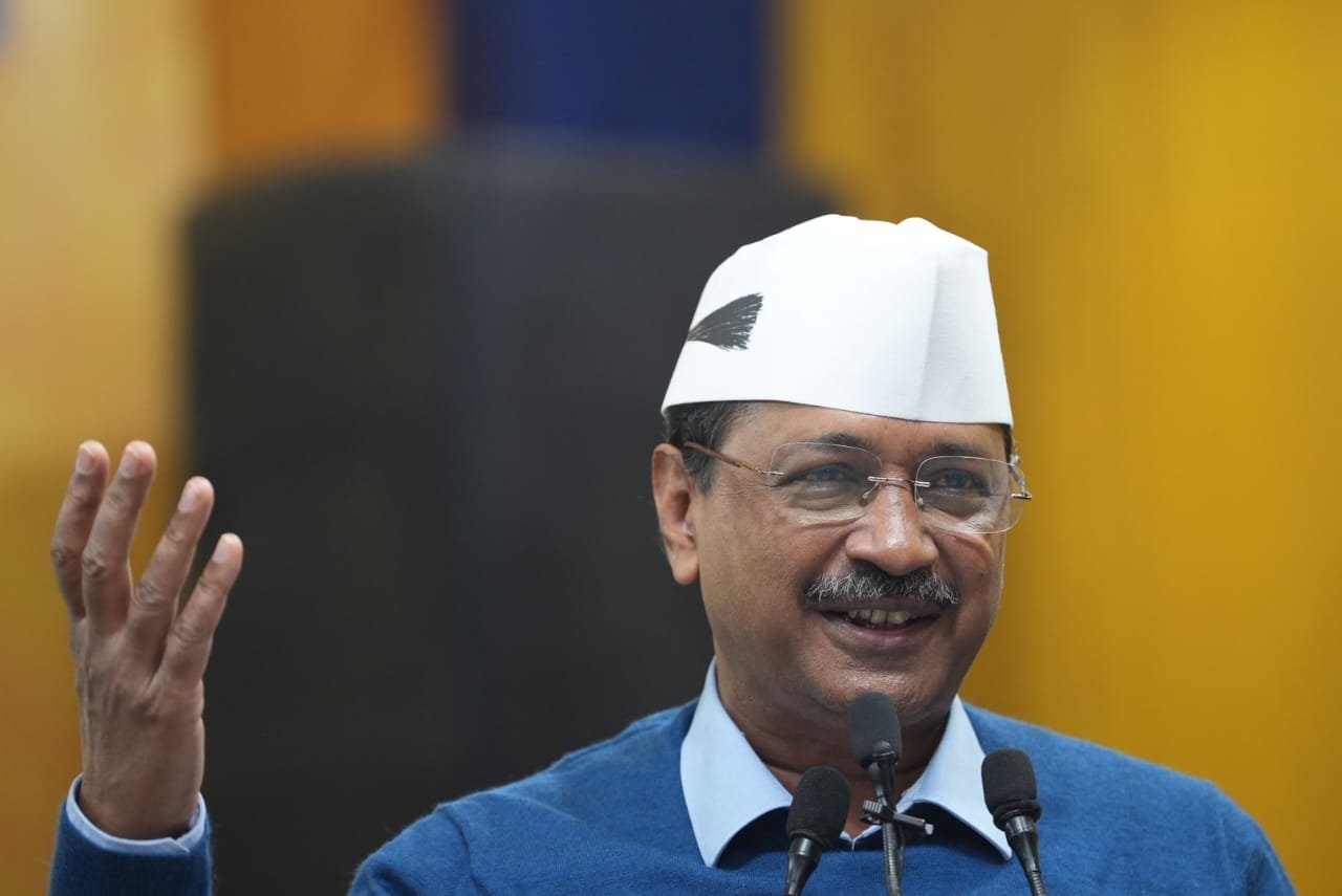 भाजपा समर्थकों से केजरीवाल की अपील- वोट झाड़ू पर दो, नहीं तो जेब पर पड़ेगा 25 हजार का बोझ