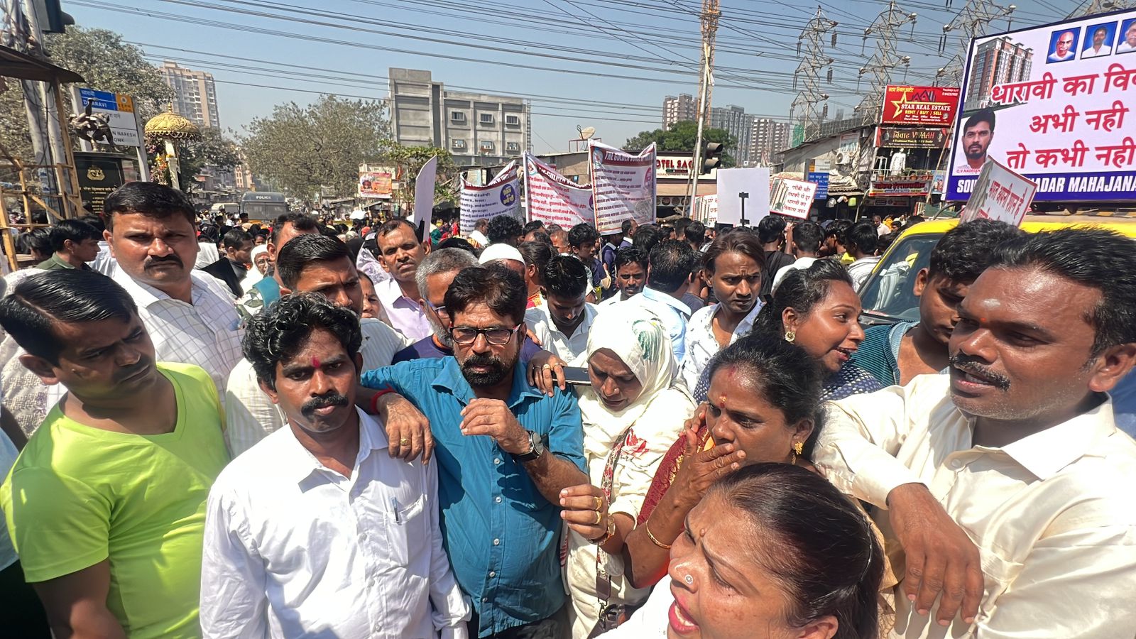 धारावी के विकास के लिए सड़क पर उतरे हजारों लोग, समस्याओं के जल्द समाधान की मांग