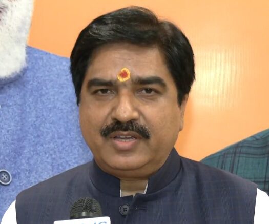 कर्नाटक में छात्रों के जनेऊ उतारने पर भाजपा नेता प्रेम शुक्ला भड़के, कहा-‘सिद्धारमैया सरकार को हिंदुओं से नफरत’