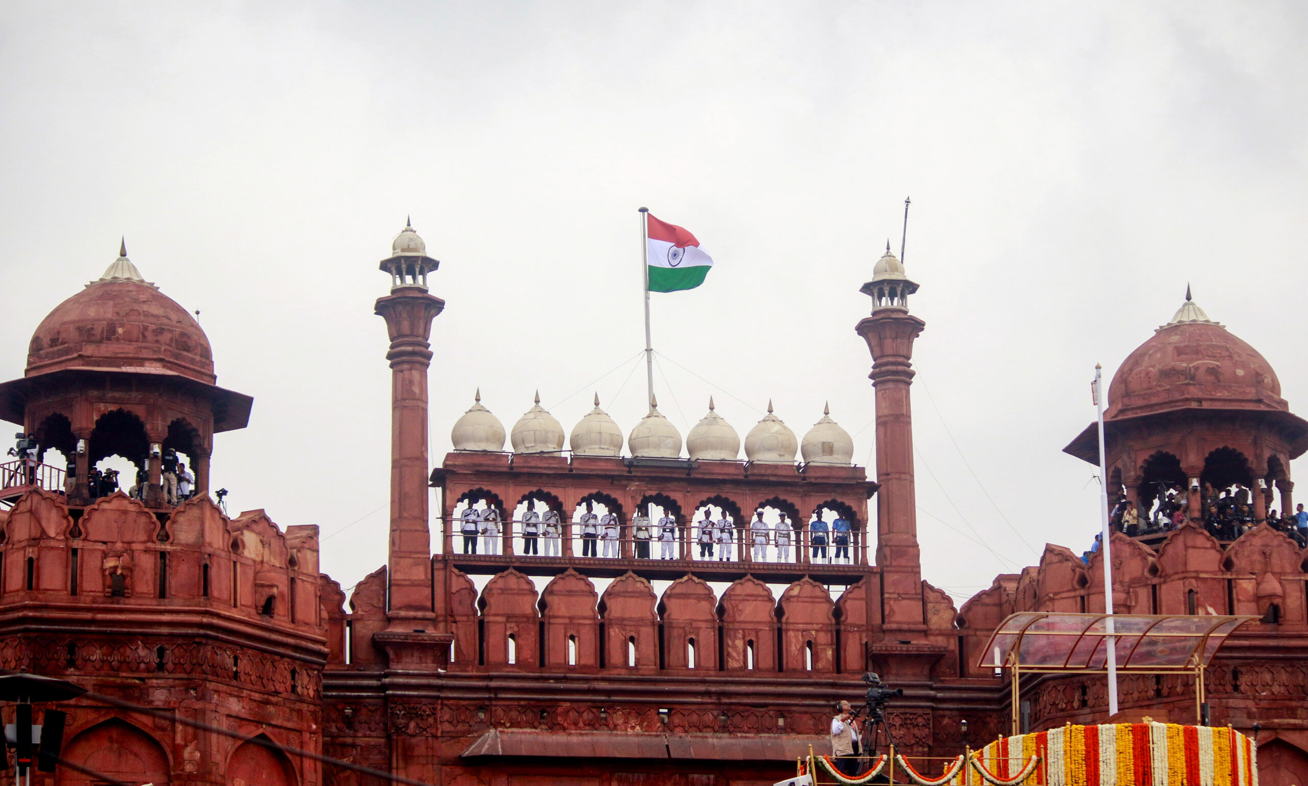 दिल्ली की ऐतिहासिक इमारतों की बढ़ाई गई सुरक्षा, लाल किला और कुतुब मीनार के बाहर अतिरिक्त बलों की तैनाती
