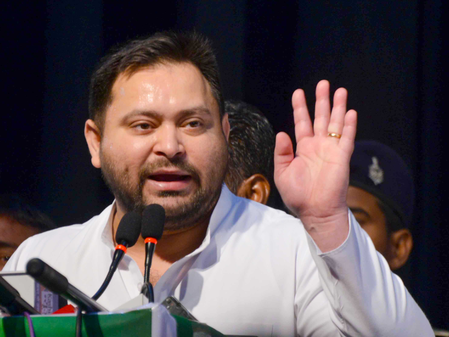 पाकिस्तान को सबक सिखा रही भारतीय सेना, पूरा देश एकजुट : तेजस्वी यादव