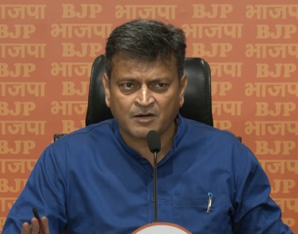 पाकिस्तान की फितरत पर भरोसा नहीं, कांग्रेस पागल हो चुकी : अजय आलोक