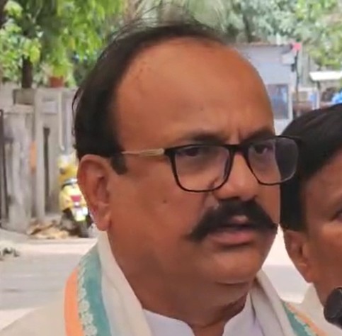 महाराष्ट्र कांग्रेस अध्यक्ष हर्षवर्धन सपकाल की उद्धव ठाकरे से मुलाकात, बोले- ‘महानगर पालिका चुनाव पर हुई चर्चा’