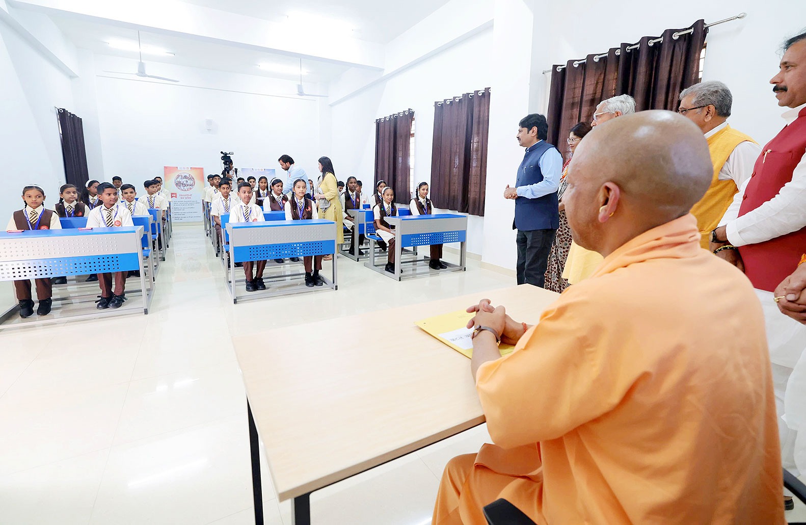 समावेशी शिक्षा की दिशा में तेजी से आगे बढ़ रही यूपी सरकार, एक ही छत के नीचे पढ़ेंगे सामान्य और दिव्यांग बच्चे