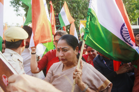 दिल्ली के तालकटोरा स्टेडियम से निकली खालसा तिरंगा यात्रा, महाराष्ट्र के गढ़चिरौली में भी राष्ट्रध्वज थाम लोगों ने सेना का जताया आभार
