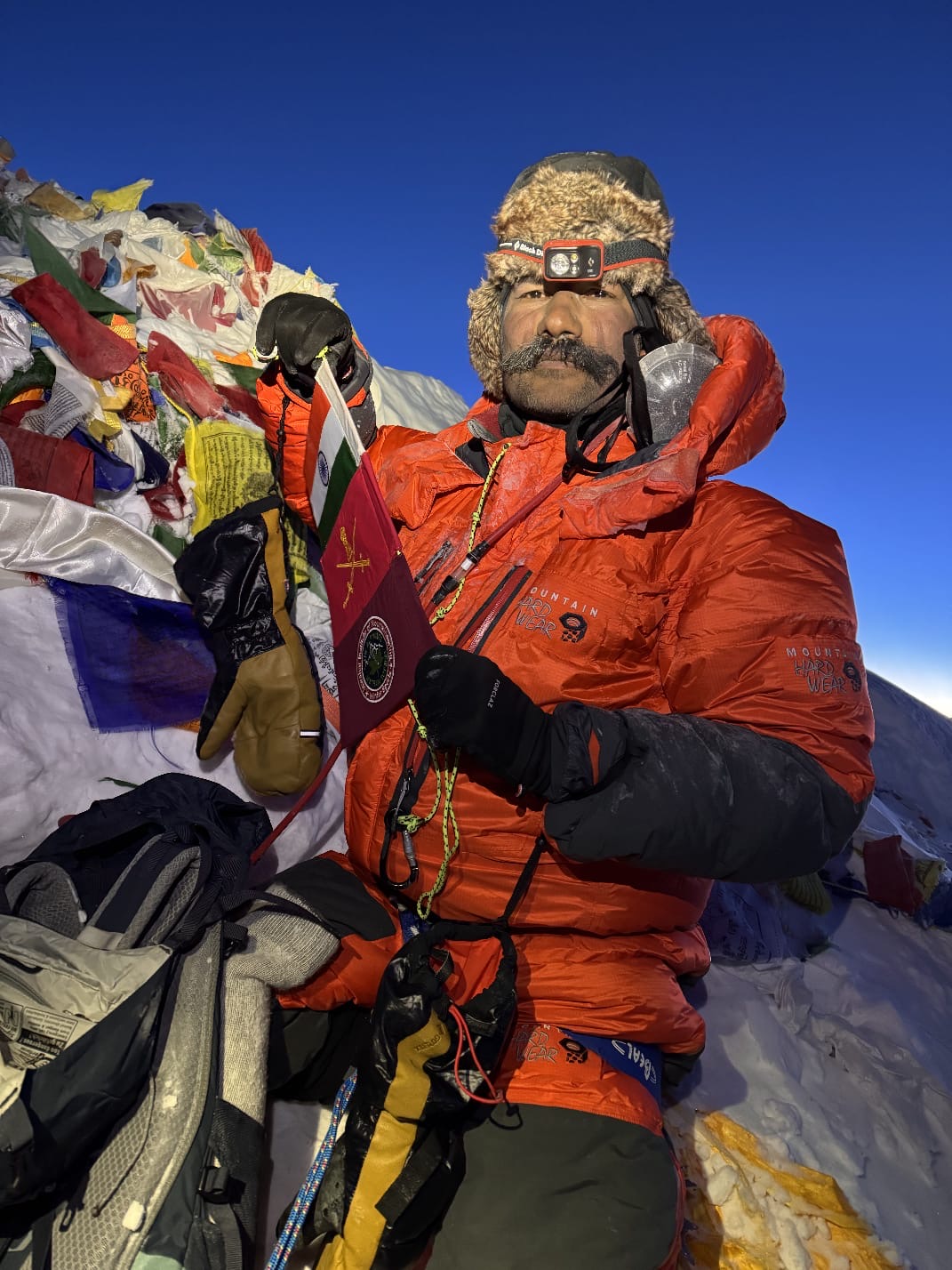 ऐतिहासिक उपलब्धि : संयुक्त राष्ट्रीय पर्वतारोहण दल ने माउंट एवरेस्ट फतह किया