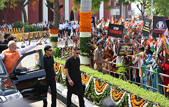 गुजरात : ‘प्रधानमंत्री मोदी से मिलना सौभाग्य की बात’, बोले कर्नल सोफिया कुरैशी के माता-पिता