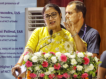 दिल्ली की मुख्यमंत्री ने 100 दिन के कामकाज का ब्यौरा पेश किया, भ्रष्टाचार पर ‘आप’ को घेरा