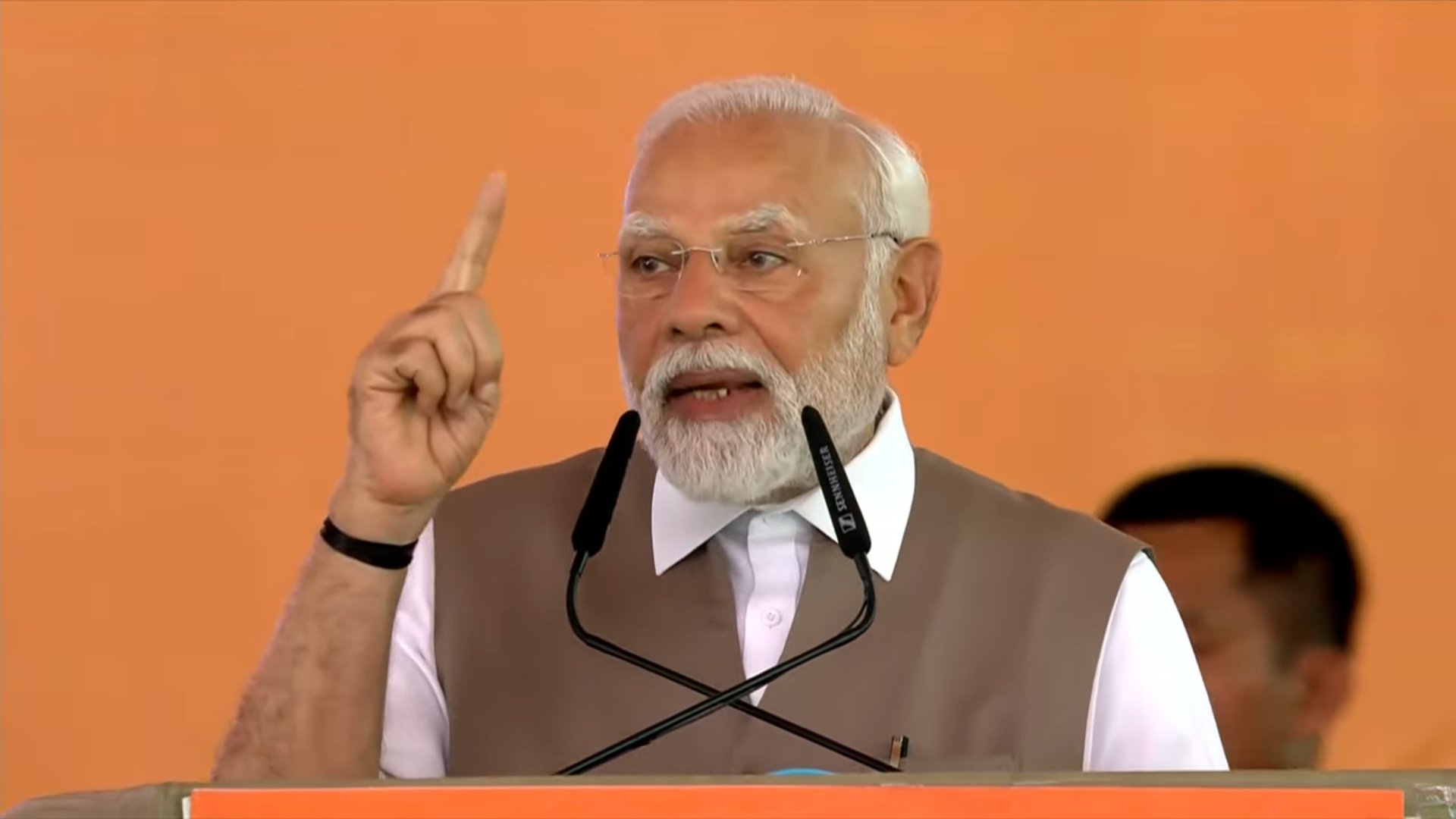 रक्षा क्षेत्र की आत्मनिर्भरता में उत्तर प्रदेश निभा रहा बड़ी भूमिका : पीएम मोदी