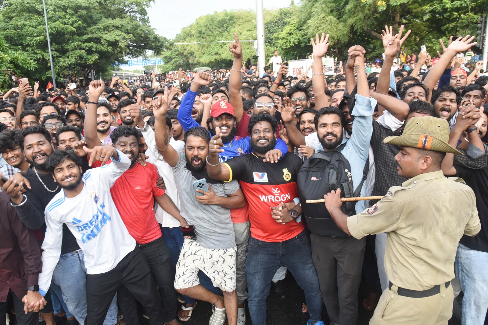 आरसीबी के जश्न में भगदड़ के बाद आईपीएल चेयरमैन ने कहा, ‘यह बहुत दुखद और दुर्भाग्यपूर्ण’
