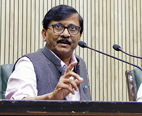 महाराष्ट्र में हादसों पर राजनीति, संजय राउत ने राज्य सरकार को बताया ‘पनौती’